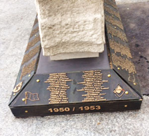 Plaques en bronze commemoratives - monument aux morts 