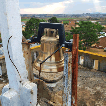 combien coute une cloche d eglise pour l'afrique