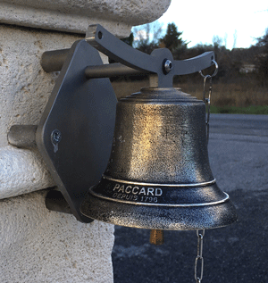 prix d'une cloche installee sur un pilier de portail