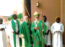 benediction_cloche_niamey_afrique_niger