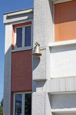 Cloche en bronze pour sonnerie d'une cour de rcration d'une cole primaire ou lmentaireir  avec une personnalisation