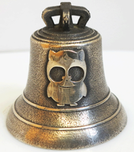 Personalized bell as an original gift object for a birthday, with an owl design.