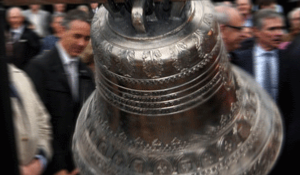 Replique dela  cloche de la Savoyarde coulée pour les 150 ans du ratachement de la savoie à la France