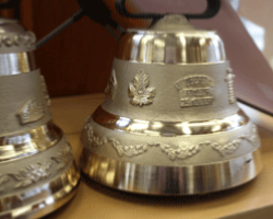 o trouver  acheter une cloche de vachwhere to find to buy bronze cowbell with customization