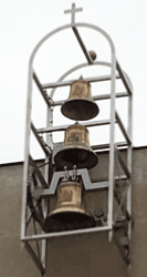 Comment sont installées des cloches d'église Paccard Réalisation d'une sculpture musicale -ars sonora- par la fonderie-paccard pour l'université de Tampa en Floride-USA