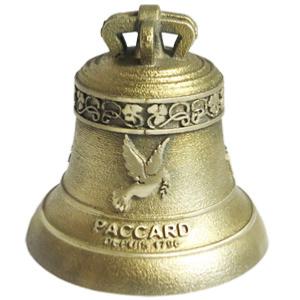 Une cloche en bronze presonnalisée  comme cadeau pour un baptême