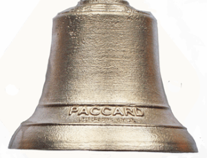 Cloche  miniature Paccard avec une anse  plateau, en bronze avec sa monture oscillante
